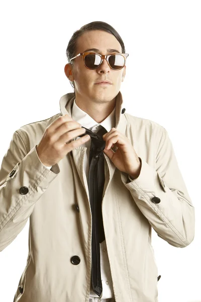 Fashion young man with sunglasses and trenchcoat — Stock Photo, Image