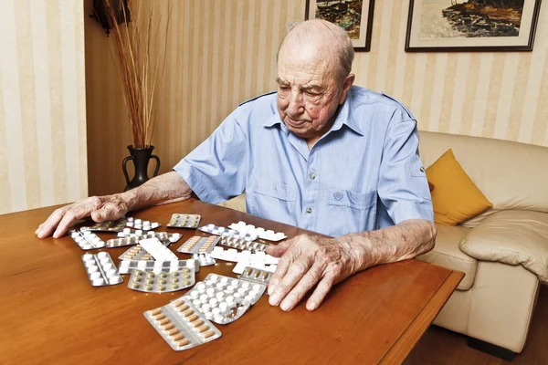 Elder man with pills — Stock Photo, Image