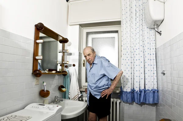 Portrait of elder man in the bathroom — Stock Photo, Image