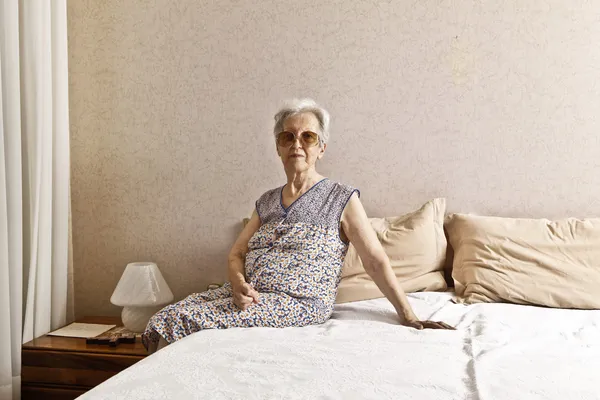 Old lady in the bedroom — Stock Photo, Image