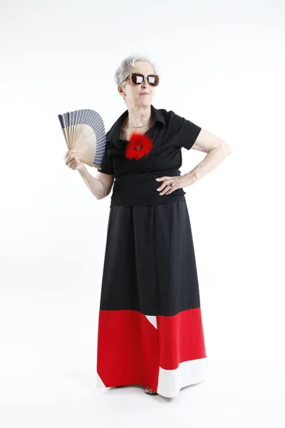 Nonna alla moda con ventilatore in mano — Foto Stock