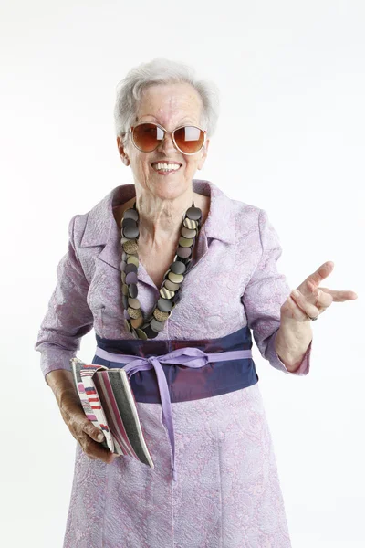 La abuela a la moda con el bolso klatch — Foto de Stock