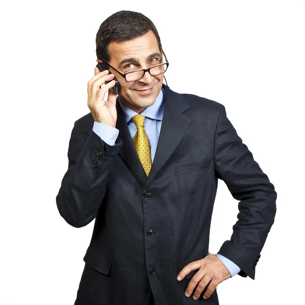 Retrato del hombre de negocios confiado hablando por teléfono — Foto de Stock