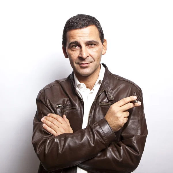 Portrait of a cool mature man with leather jacket over white bac — Stock Photo, Image