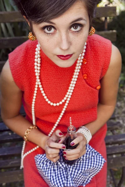 Vintage fashion portrait of sixties style girl — Stock Photo, Image