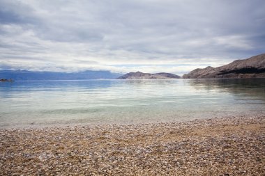 Hırvatistan, baska çok bulutlu beach