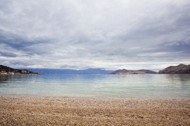 Hırvatistan, baska çok bulutlu beach