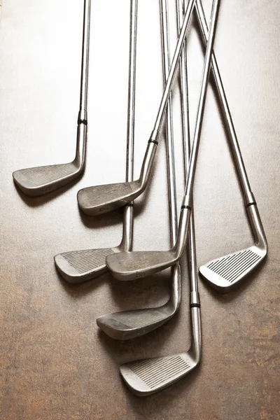 Golf club su sfondo di legno — Foto Stock