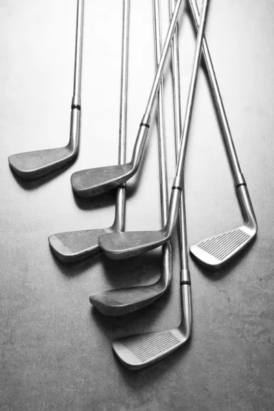 Golf club på trä bakgrund — Stockfoto