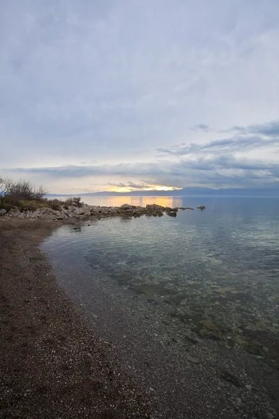 Захід сонця на узбережжі моря в Хорватії — стокове фото