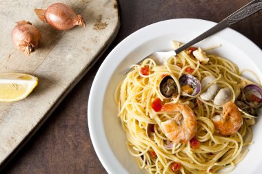 Deniz ürünleri makarna spagetti