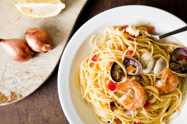 Deniz ürünleri makarna spagetti