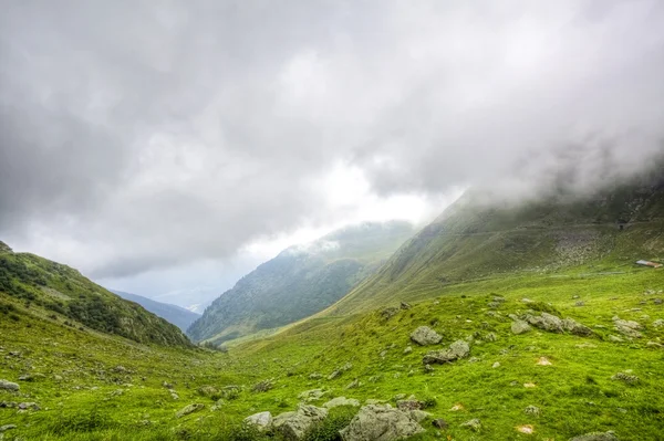 Cloudy mountain valley — Stock Photo, Image