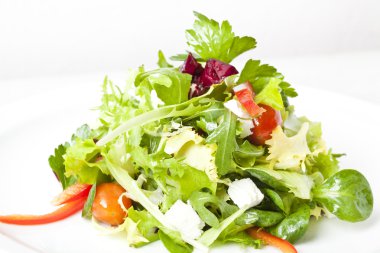 beyaz peynir, domates ve biber yeşil salata