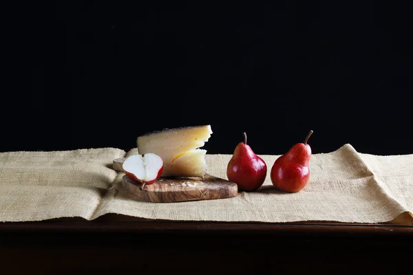 Peras com composição de queijo — Fotografia de Stock