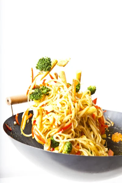 Kızarmış noodle Asya tarzı yemek — Stok fotoğraf