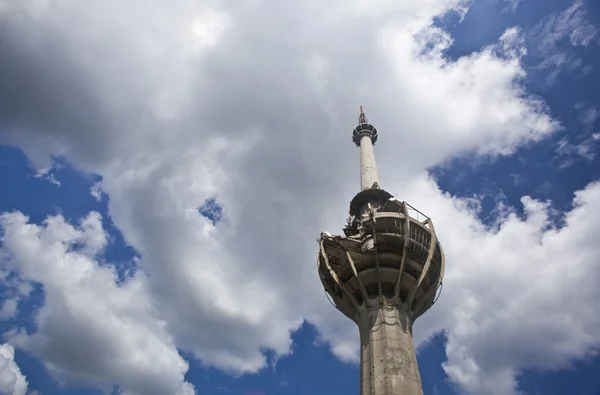 Radio tawer distrutto durante la guerra in serbia — Foto Stock