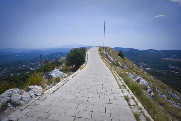 Sentiero di montagna nel parco nazionale del montenegro — Foto Stock