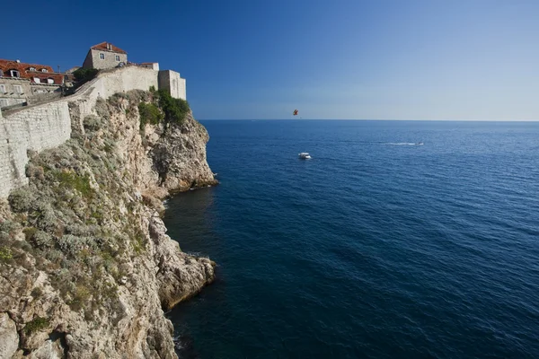 Dubrovnick régi falak, a tenger, Horvátország — Stock Fotó