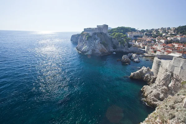 Dubrovnick paredes velhas no mar, croácia — Fotografia de Stock