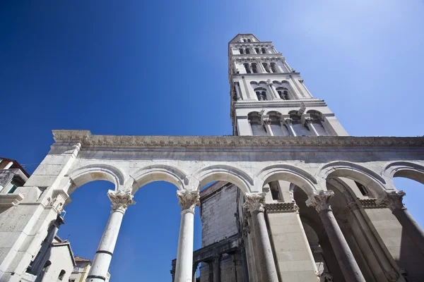 Palazzo Diocleziano rovine e campanile della cattedrale, Split, Croazia — Foto Stock