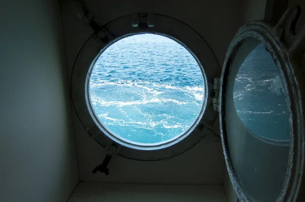 Boat porthole with ocean view — Stock Photo, Image