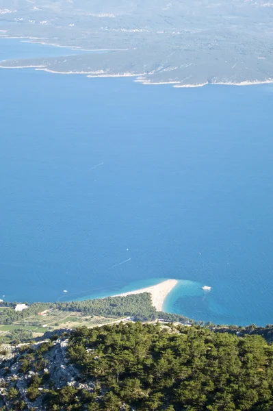 Vista aérea de rato zlatni, praia famosa em brac, croácia — Fotografia de Stock