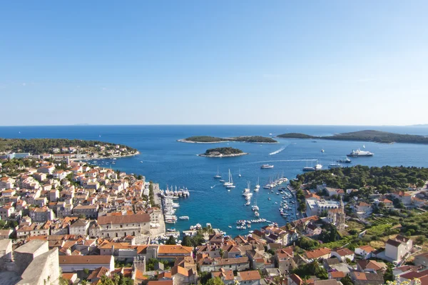 Hvar, port Starego miasta wyspy Adriatyku. panoramiczny widok. pedia — Zdjęcie stockowe