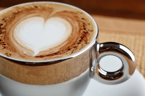 Art Latte auf einer Cappuccino-Kaffeetasse — Stockfoto