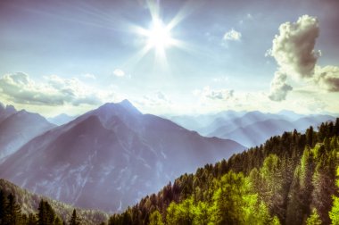 Yaz dağ manzarası güzel görünümü