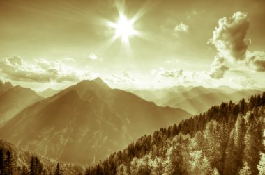 Yaz dağ manzarası güzel görünümü