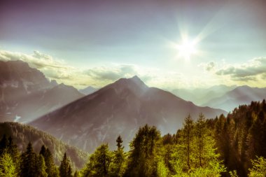 Yaz dağ manzarası güzel görünümü