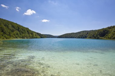 Plitvice Gölleri Milli Parkı Hırvatistan, doğa seyahat adam