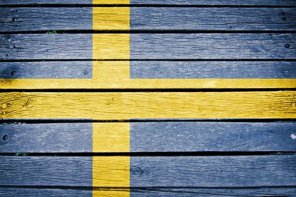 Zweden, Zweedse vlag geschilderd op oude houten plank achtergrond — Stockfoto