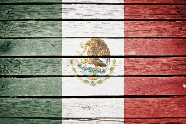 멕시코, 오래 된 나무 널빤지 배경에 칠 한 멕시코 국기 — 스톡 사진