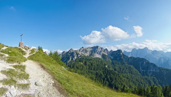 Beautiful panoramic view of mountains in friuli, italy — Stock Photo, Image
