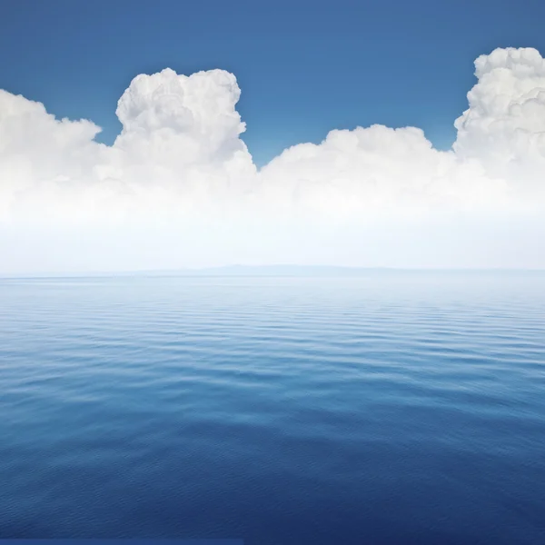 Beautiful sea and cloud sky at the horizon — Stock Photo, Image