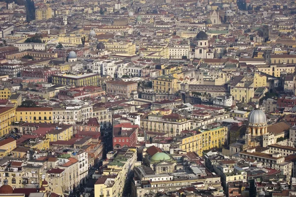 Aeriel schilderachtig uitzicht op Napels stad in Italië — Stockfoto