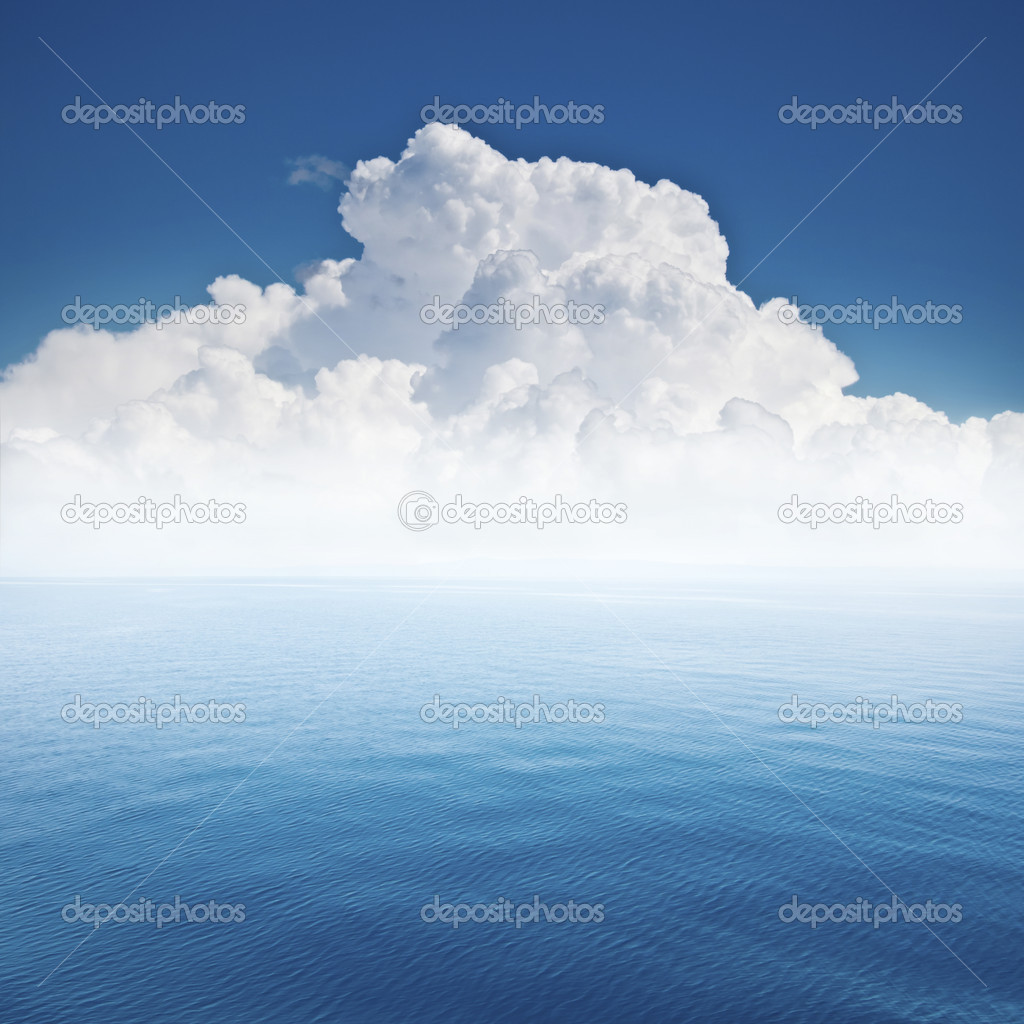 beautiful sea and cloud sky at the horizon