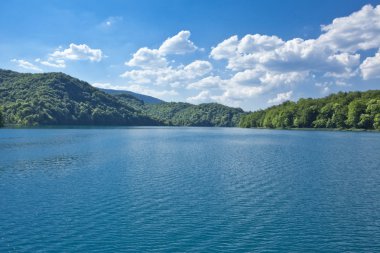 Plitvice Gölleri Milli Parkı Hırvatistan, doğa seyahat adam