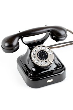 Beyaz arkaplanda eski model telefon