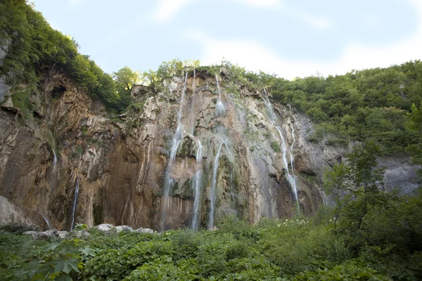 Beautiful forest waterfall in Plitvicka jezera Croatia — Stock Photo, Image