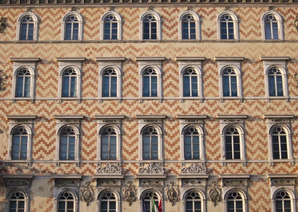 Фасад дворца Гопцевича, в Триесте, Италия — стоковое фото