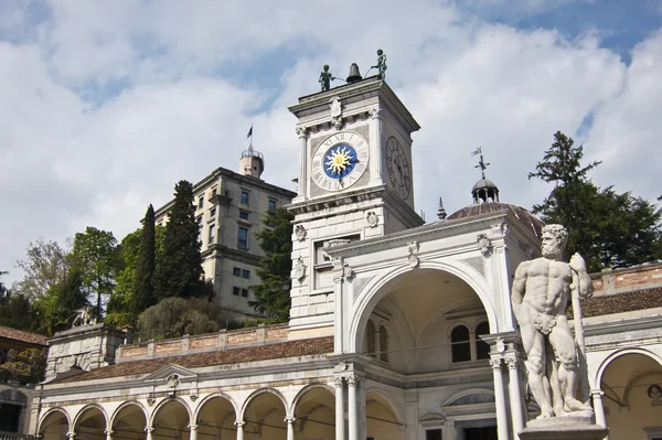 Clock Tower and statue in Piazza della Libertia, Udine, Italy — Stock Photo, Image