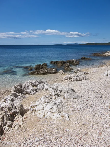 Hermosa playa rocosa en croacia — Foto de Stock
