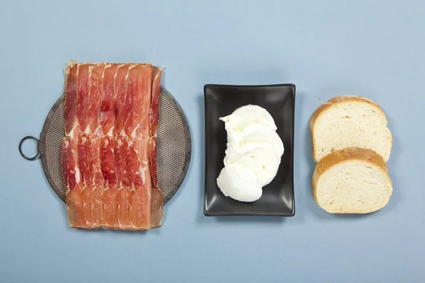 Prosciutto and mozzarella sandwich ingredients — Stock Photo, Image