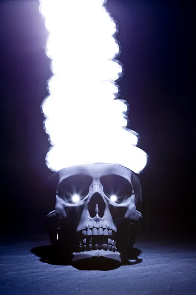 Cráneo negro con efectos de luz — Foto de Stock