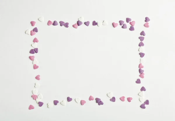 Bonbons en forme de coeur bonbons sur fond blanc espace de texte — Photo