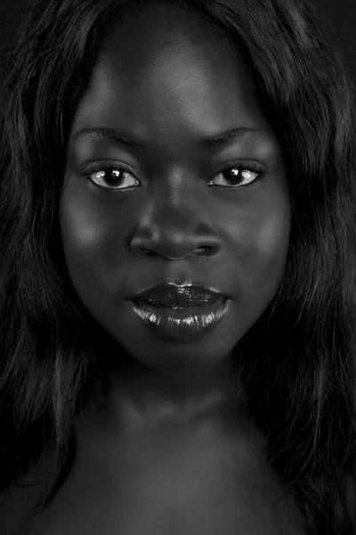 Портрет красивої африканської жінки — стокове фото