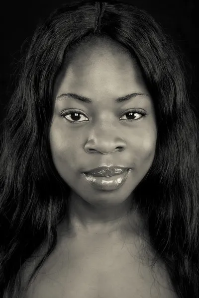 Portret van mooie Afrikaanse vrouw — Stockfoto